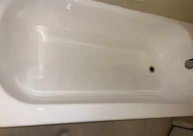 Modern-looking bathtub after reglazing with sleek and smooth finish